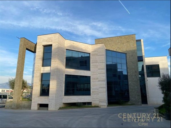 Tirane, jepet me qera magazine Kati 0, 580 m² 5.000 € 