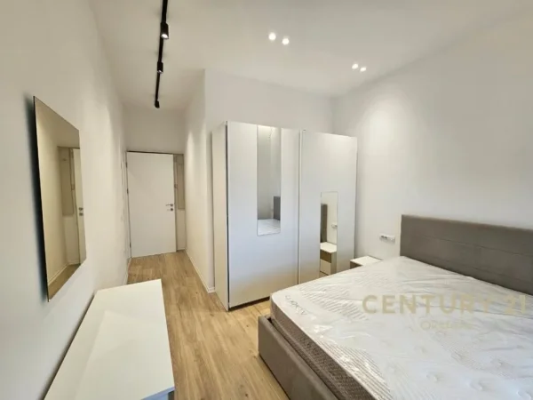 Tirane, jepet me qera apartament 2+1 Kati 6, 80 m² 650 € 