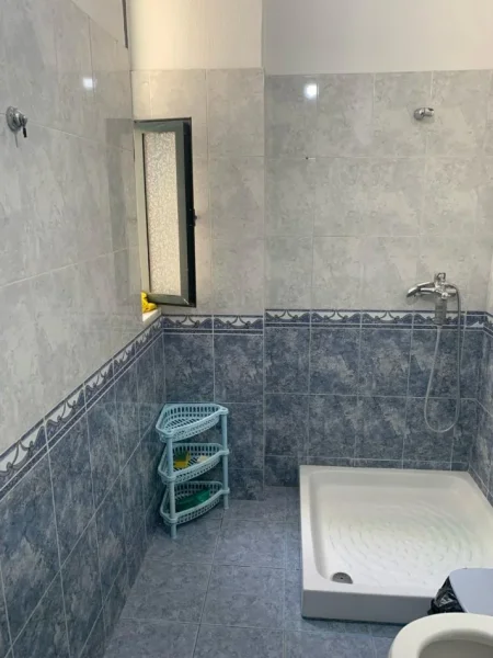 Tirane, jepet me qera apartament 1+1+Ballkon , 60 m² 500 € (RRUGA RIZA CEROVA)