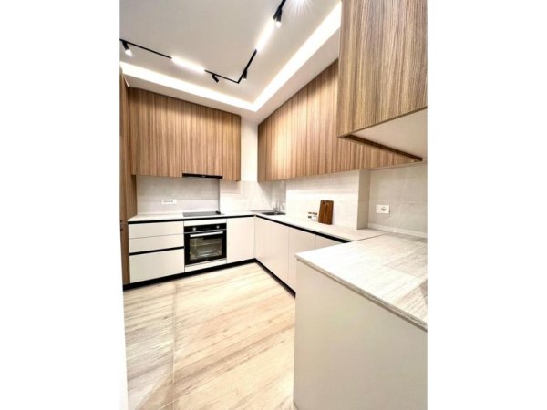 Tirane, jepet me qera apartament 1+1 Kati 4, 68 m² 800 € 