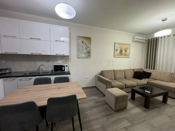 Tirane, jepet me qera apartament 1+1 Kati 8, 65 m² 450 € 