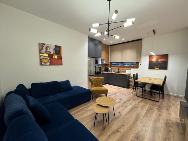 Tirane, jepet me qera apartament 2+1+Ballkon Kati 1, 90 m² 700 € 