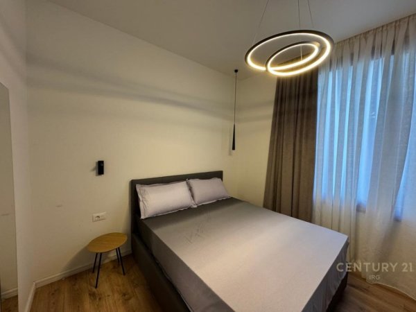 Tirane, jepet me qera apartament 2+1+Ballkon Kati 1, 90 m² 700 € 
