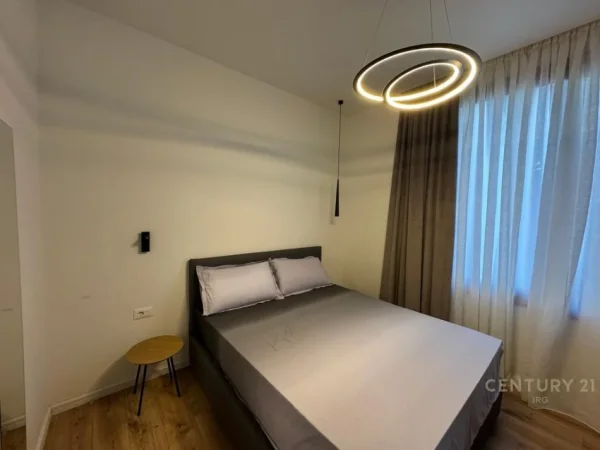 Tirane, jepet me qera apartament 2+1+Ballkon Kati 1, 90 m² 700 € 
