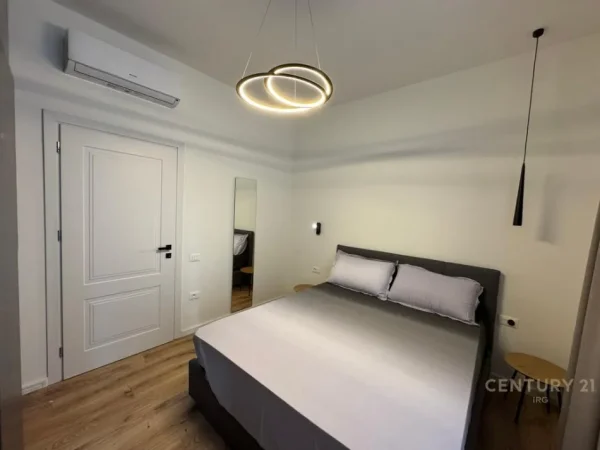 Tirane, jepet me qera apartament 2+1+Ballkon Kati 1, 90 m² 700 € 