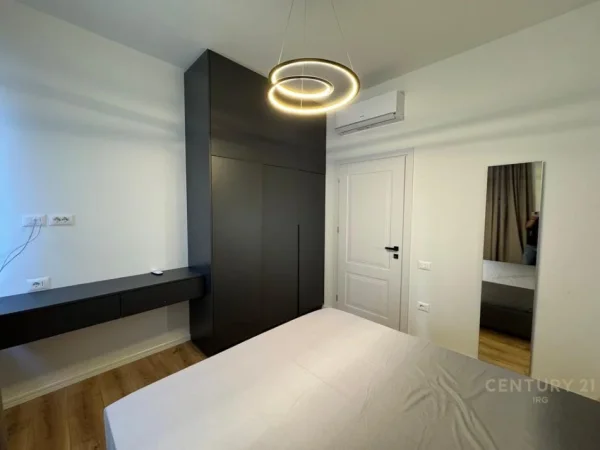 Tirane, jepet me qera apartament 2+1+Ballkon Kati 1, 90 m² 700 € 