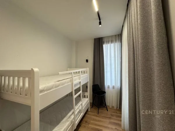 Tirane, jepet me qera apartament 2+1+Ballkon Kati 1, 90 m² 700 € 