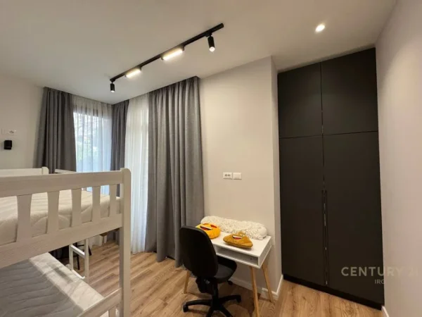 Tirane, jepet me qera apartament 2+1+Ballkon Kati 1, 90 m² 700 € 