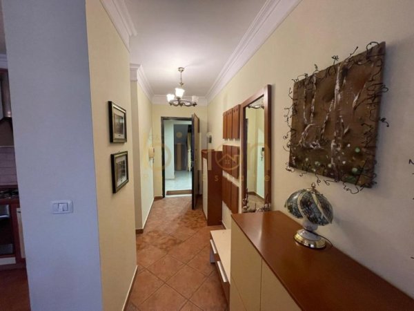 Tirane, jepet me qera 2+1+Ballkon , 112 m² 1.200 € (Kullat Binjake)