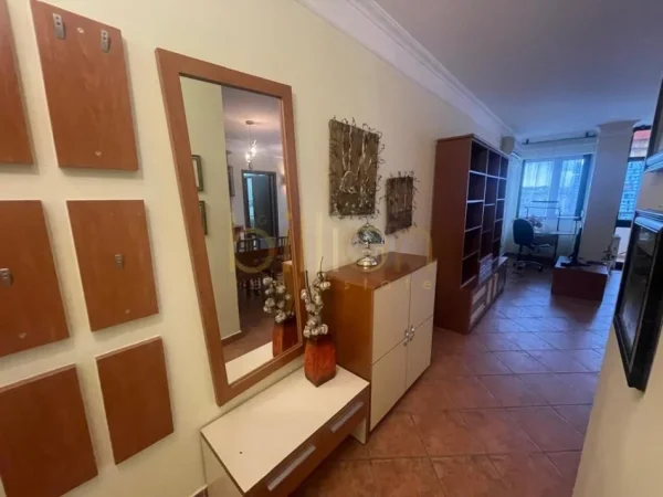 Tirane, jepet me qera 2+1+Ballkon , 112 m² 1.200 € (Kullat Binjake)