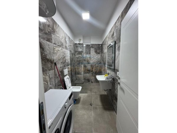 Tirane, jepet me qera apartament 1+1 Kati 3, 73 m² 400 € (5 Maji)