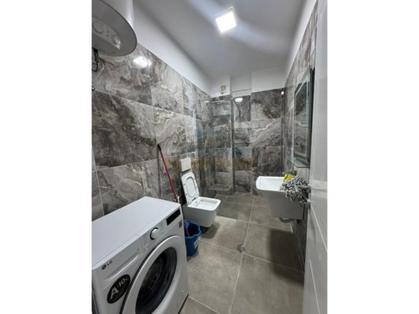 Tirane, jepet me qera apartament 1+1 Kati 3, 73 m² 400 € (5 Maji)