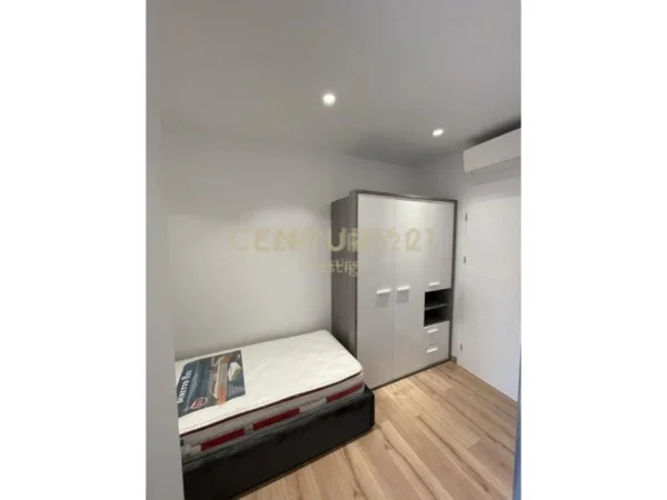 Tirane, jepet me qera apartament 2+1 Kati 4, 110 m² 1.500 € 