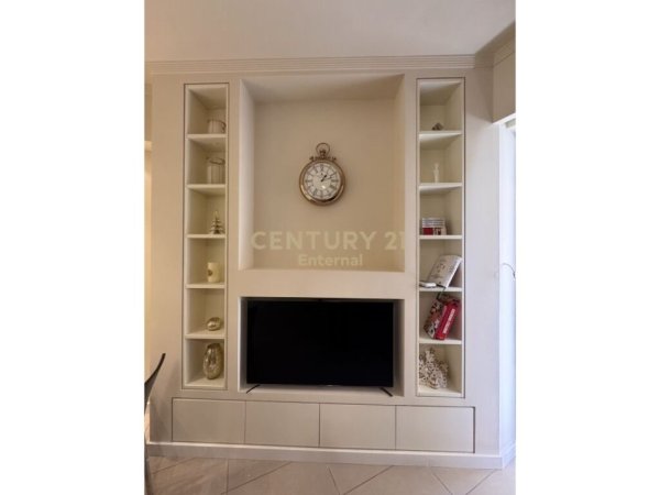 Tirane, jepet me qera apartament 3+1 Kati 6, 136 m² 1.500 € 