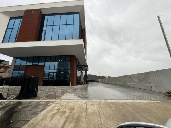 Tirane, shitet ambjent biznesi Kati 3, 1.600 m² 1.350.000 € 