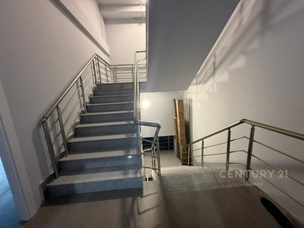Tirane, shitet ambjent biznesi Kati 3, 1.600 m² 1.350.000 € 