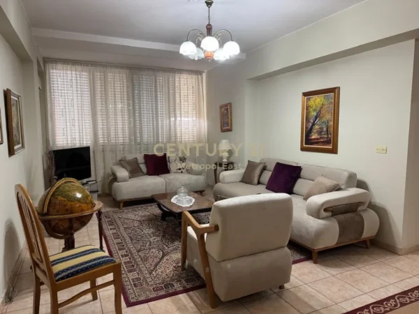 Tirane, jepet me qera apartament 2+1 Kati 5, 106 m² 750 € 