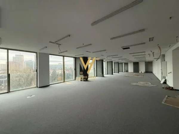 Tirane, jepet me qera ambjent biznesi Kati 6, 1.570 m² 39.300 € (DOWNTOWN ONE)