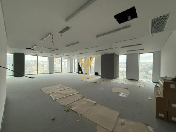 Tirane, jepet me qera ambjent biznesi Kati 6, 1.570 m² 39.300 € (DOWNTOWN ONE)