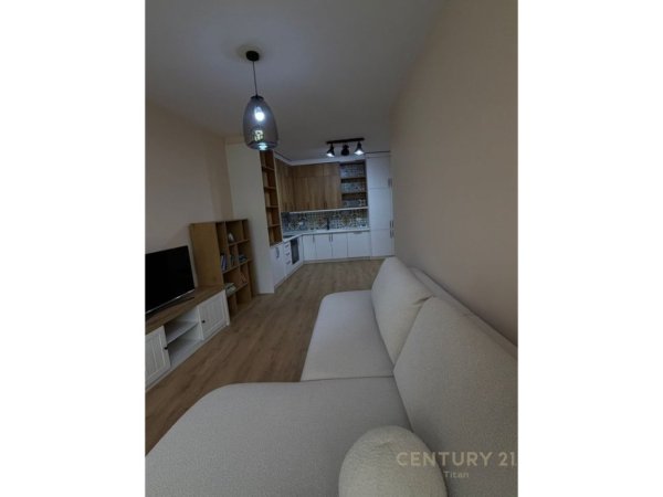 Tirane, jepet me qera apartament 2+1 Kati 6, 95 m² 600 € 