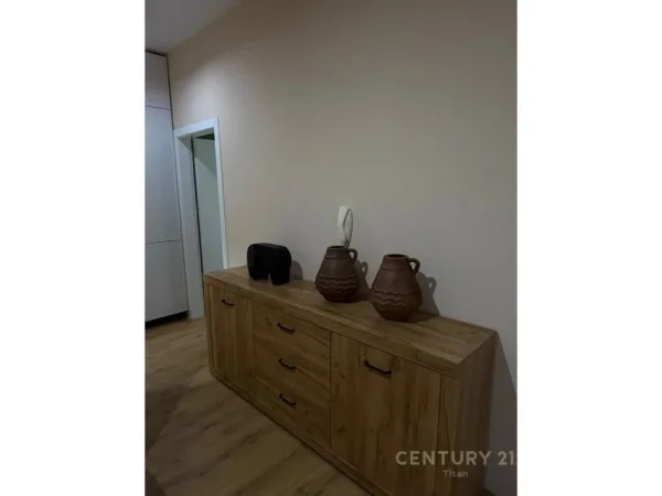 Tirane, jepet me qera apartament 2+1 Kati 6, 95 m² 600 € 