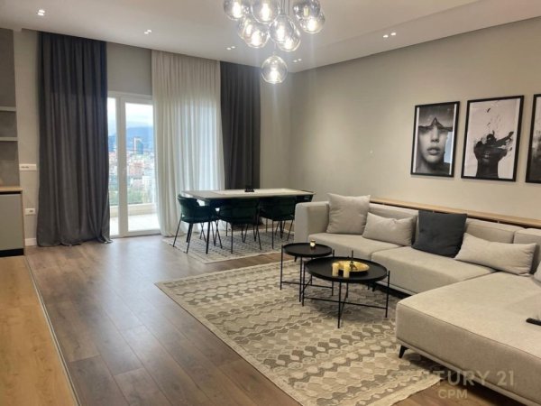 Tirane, jepet me qera apartament duplex 3+1 Kati 1, 140 m² 1.300 € 