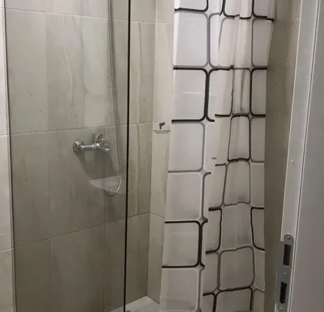 Tirane, jepet me qera apartament Kati 4, 70 m² 400 € (YZBERISHT)