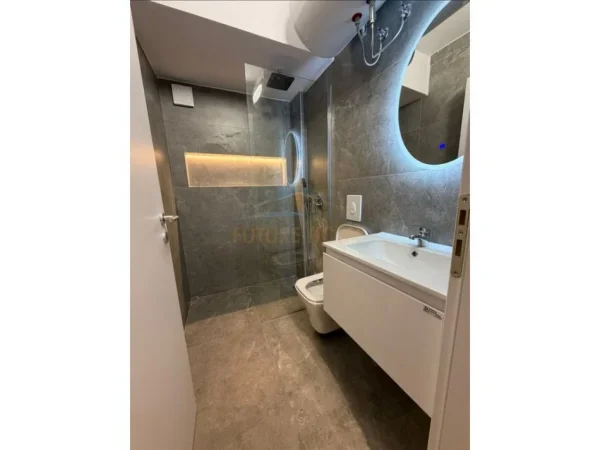 Tirane, jepet me qera apartament 2+1 Kati 1, 55 m² 550 € (Oxhaku)
