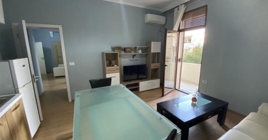 Tirane, jepet me qera apartament 1+1 Kati 2, 55 m² 450 € (ALI DEMI)