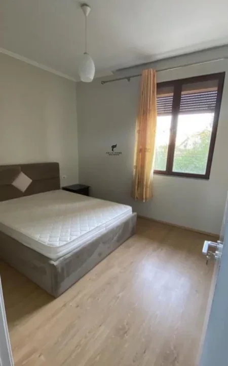 Tirane, jepet me qera apartament 1+1 Kati 2, 55 m² 450 € (ALI DEMI)