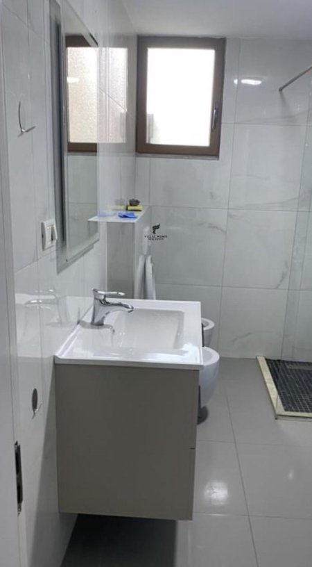 Tirane, jepet me qera apartament 1+1 Kati 2, 55 m² 450 € (ALI DEMI)
