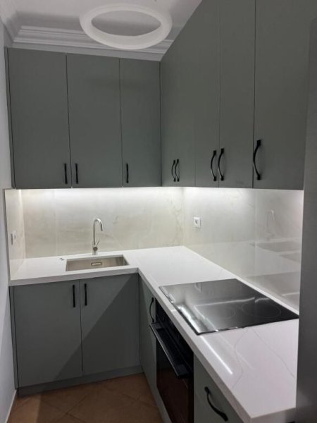 Tirane, jepet me qera apartament 2+1+Ballkon Kati 7, 80 m² 800 € (RRUGAE KAVAJES)