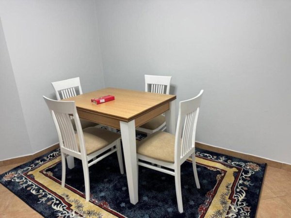 Tirane, jepet me qera apartament 2+1+Ballkon Kati 7, 80 m² 800 € (RRUGAE KAVAJES)