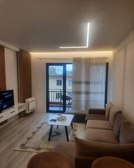 Tirane, jepet me qera apartament 2+1+Ballkon Kati 3, 127 m² 750 € (FARMACIA 10)