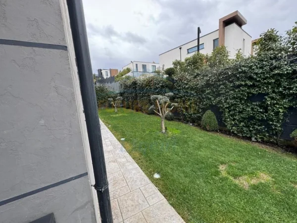 Tirane, jepet me qera apartament 2+1+Ballkon Kati 0, 100 m² 1.700 € (TEG)