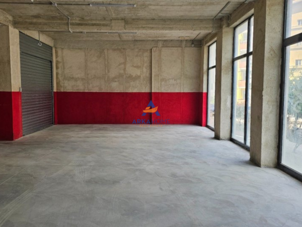 Tirane, shitet magazine Kati 0, 17 m² 37.000 € 