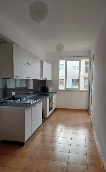Tirane, jepet me qera apartament 2+1 Kati 8, 104 m² 450 € (Kompleksi Fratari Astir)