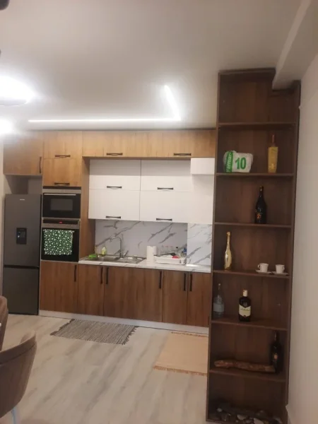 Tirane, jepet me qera apartament 2+1 Kati 3, 123 m² 750 € (RRUGA E DIBRES)