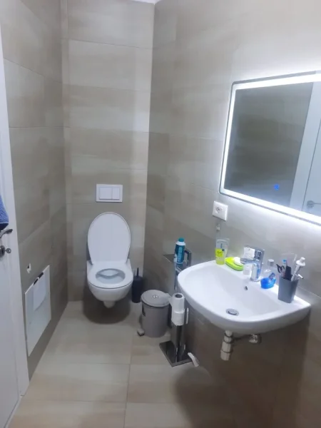 Tirane, jepet me qera apartament 2+1 Kati 3, 123 m² 750 € (RRUGA E DIBRES)