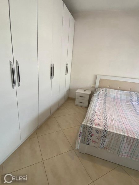 Tirane, jepet me qera apartament 1+1+Ballkon Kati 7, 65 m² 450 € (RRUGA 5 MAJI)