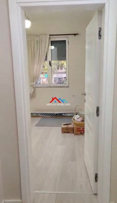 Tirane, jepet me qera apartament 3+1+Ballkon Kati 2, 105 m² 800 € (RRUGA E KAVAJES)