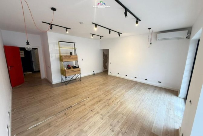 Tirane, jepet me qera zyre Kati 1, 109 m² 1.000 € (Rruga e Durresit)