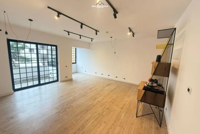 Tirane, jepet me qera zyre Kati 1, 109 m² 1.000 € (Rruga e Durresit)