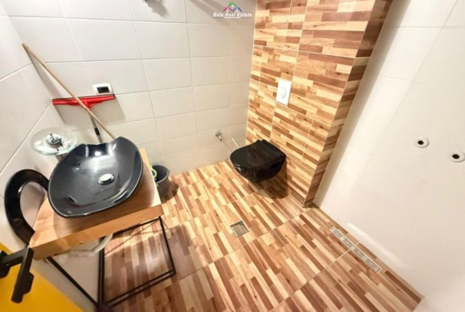 Tirane, jepet me qera zyre Kati 1, 109 m² 1.000 € (Rruga e Durresit)