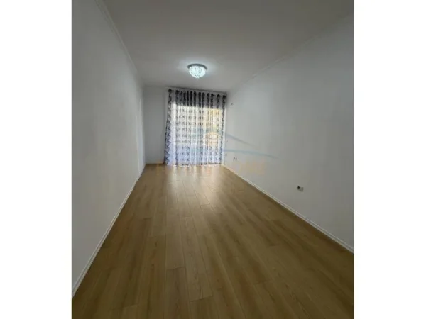 Tirane, shitet apartament 2+1+Ballkon Kati 3, 75 m² 112.000 € 
