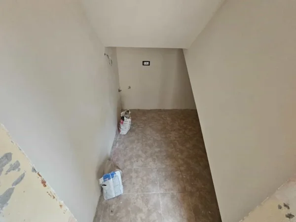 Tirane, jepet me qera apartament Kati 2, 135 m² 2.000 € (Rruga e Kavajes)