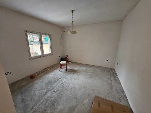 Tirane, jepet me qera apartament Kati 2, 135 m² 2.000 € (Rruga e Kavajes)