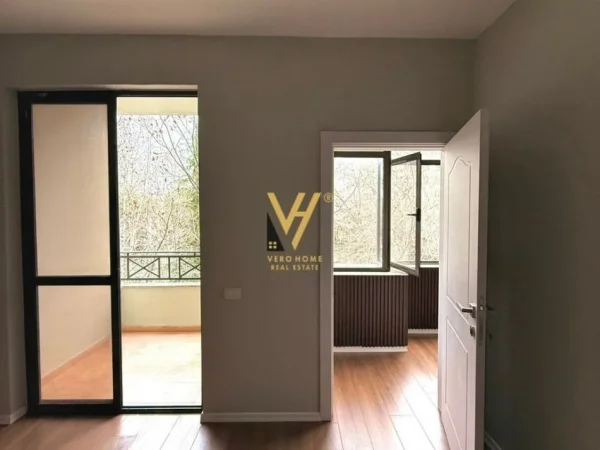 Tirane, jepet me qera zyre Kati 3, 65 m² 700 € (BULEVARDI “BAJRAM CURRI”, GJYAKATA E LARTE)