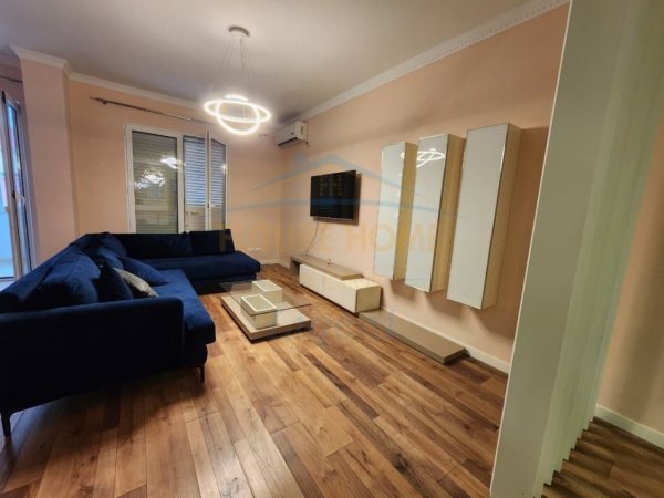 Tirane, jepet me qera apartament 2+1 Kati 3, 105 m² 850 € (Kopshti Zoologjik)