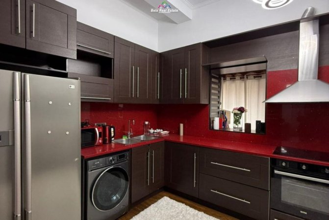 Tirane, jepet me qera apartament 2+1 Kati 4, 120 m² 1.200 € (Rruga e Dibres)